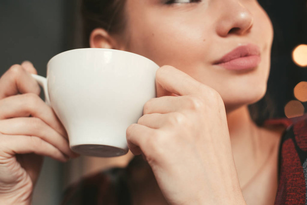 girl holding a cup of tea in hand - Фото, зображення