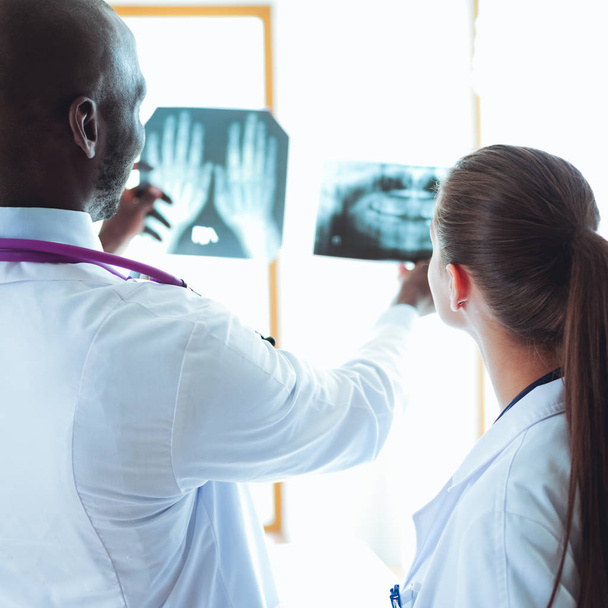 Doctors analyzing an x-ray in a metting - Fotoğraf, Görsel