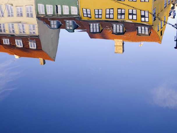 Сонячний день в Данська столиці, C, район Нюхавн та забезпечує - Фото, зображення