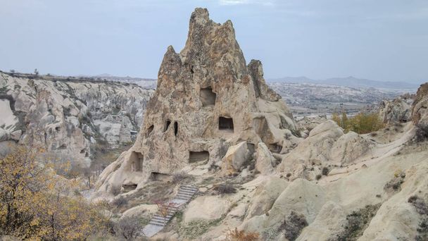 Panorama z unikalne formacje geologiczne w regionie Kapadocja, Turcja.  - Zdjęcie, obraz