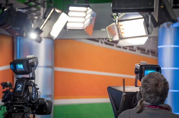 TV operátory nainstalovat video kamery pro snímání - Fotografie, Obrázek