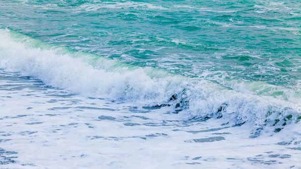 Blue sea with waves. Waves in ocean Splashing Waves - Valokuva, kuva
