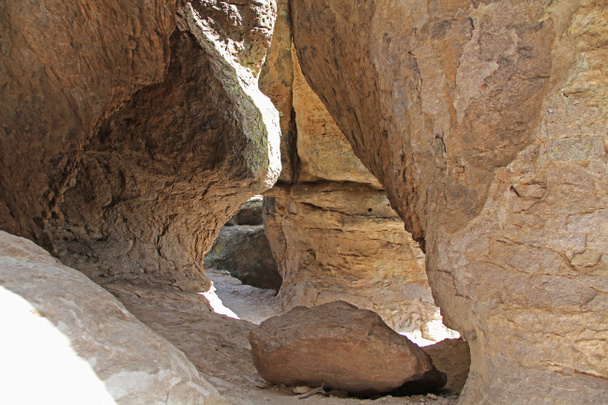 Grotta Hoodoo Formazioni a Chiricahua Monumento Nazionale, Arizona
  - Foto, immagini