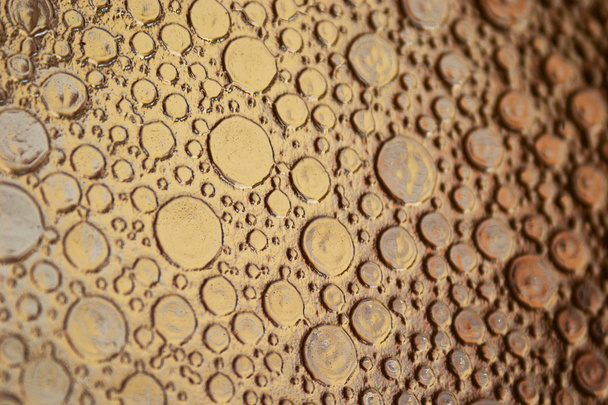 glas waterdruppels in goud - Foto, afbeelding