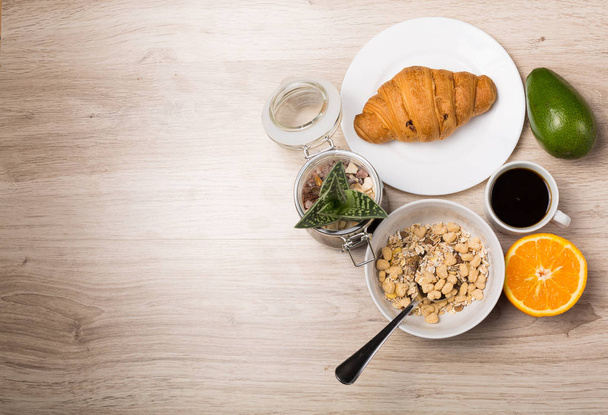 Здоровый питательный завтрак
  - Фото, изображение