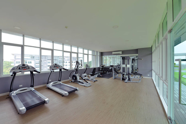 Modern Fitness Center design de interiores, ginásio de luxo
 - Foto, Imagem