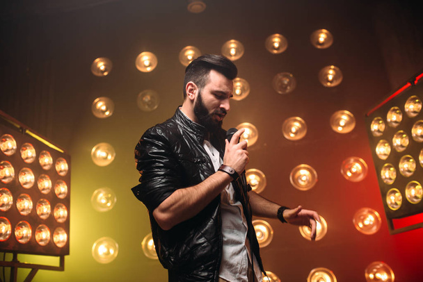 male bearded singer - Fotó, kép