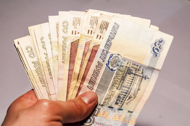 Hand met Russische roebels stock beeld. - Foto, afbeelding