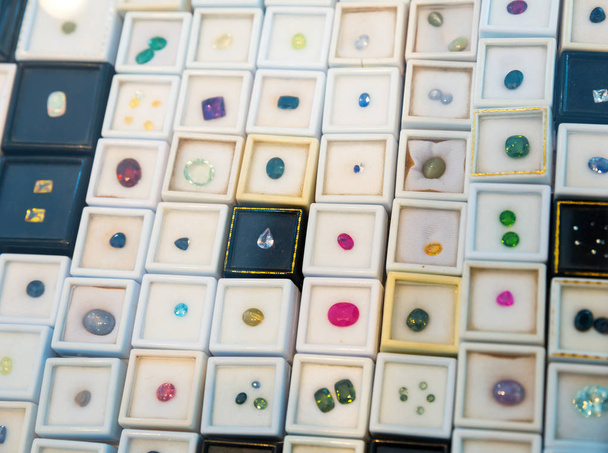 coleção de pedras preciosas diferentes
 - Foto, Imagem