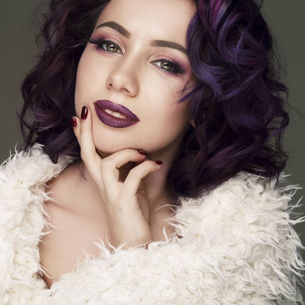 Portrait of young beautiful woman with violet make up and purple - Foto, Imagem