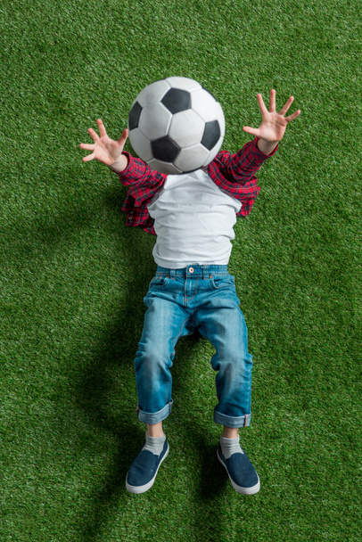 Poika jalkapallo pallo pallo  - Valokuva, kuva