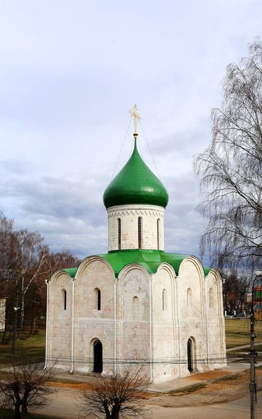 Schöne orthodoxe Kirche in Russland - Foto, Bild