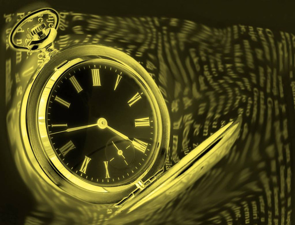 Έννοια του χρόνου. Ρολόι τσέπης κομψό - Φωτογραφία, εικόνα