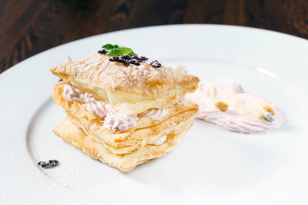 puff pastry with cream - Foto, Imagen