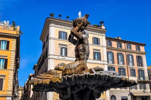 hoher dynamischer Bereich (hdr) barocker Tritonbrunnen (fontana del tritone) in rom, italien - Foto, Bild
