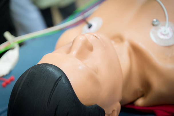 Έννοιας εκπαίδευση πρώτων βοηθειών CPR. - Φωτογραφία, εικόνα