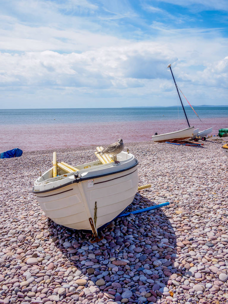 Barco en la playa
 - Foto, Imagen