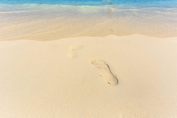 Πόδι ίχνος στην παραλία, νησί Similan, Koh Ta Chai, στη θάλασσα Ανταμάν, Ταϊλάνδη - Φωτογραφία, εικόνα