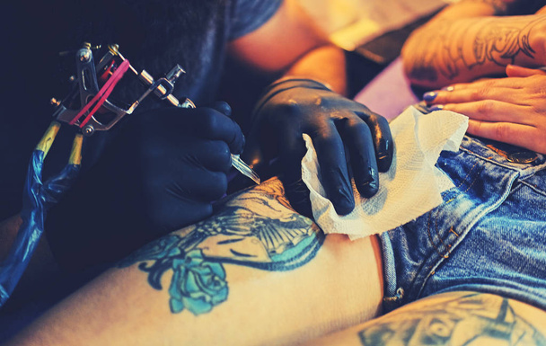 Egy nő lábát, hogy a tetoválás - Fotó, kép