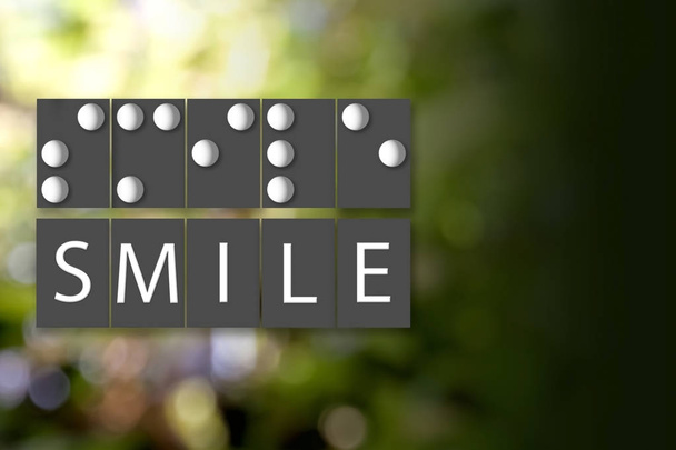 Schwarz und Weiß des Braille-Alphabets Bedeutung des Lächelns auf Farbe bo - Foto, Bild