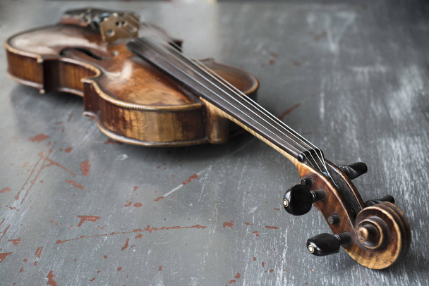 violino em um velho fundo de madeira
 - Foto, Imagem
