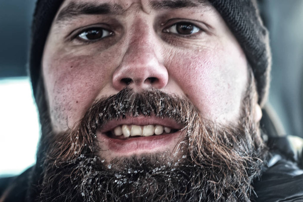kirli adam kış sakallı - Fotoğraf, Görsel