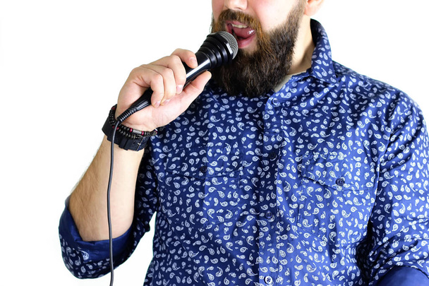 микрофон на сцене в руке
 - Фото, изображение
