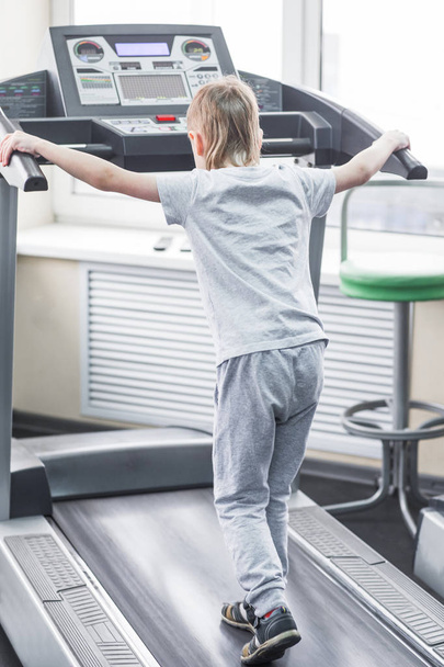 Portrait of a boy on the treadmill in the gym - Foto, Imagem