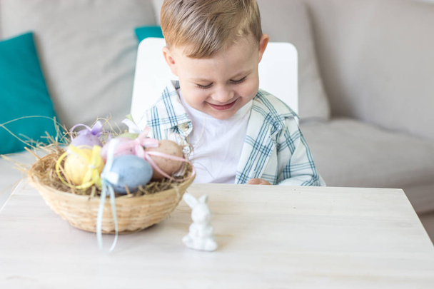 Cute little boy plays with Easter eggs and the Easter Bunny. Holidays. Spring. - Foto, Bild