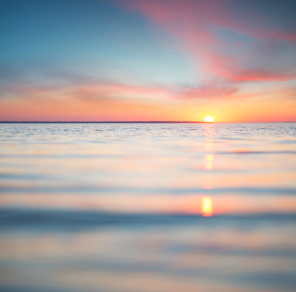 Meereslandschaft bei Sonnenaufgang. - Foto, Bild