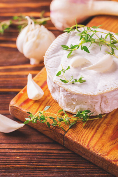 French homemade Camembert cheese with thyme and garlic - Fotografie, Obrázek