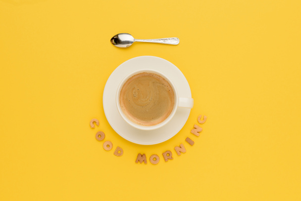 чашка свежего кофе  - Фото, изображение