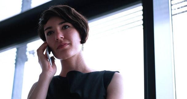 Business Girl speaking on phone  - Foto, Imagem
