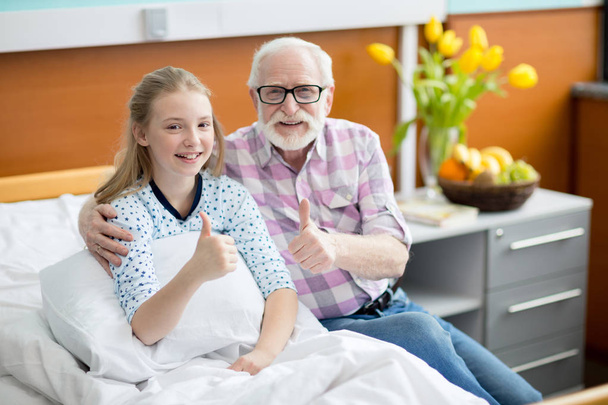 Grandfather and child in hospital  - Foto, Imagen