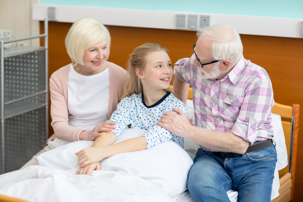 Grandparents with child in hospital  - Fotoğraf, Görsel