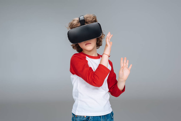 Boy with virtual reality headset - Valokuva, kuva
