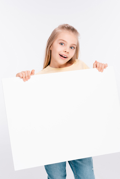 Menina loira com placa em branco
  - Foto, Imagem