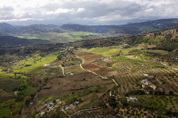 gyönyörű vidéki táj a Ronda óvárosának, Andalúzia, Spanyolország - Fotó, kép