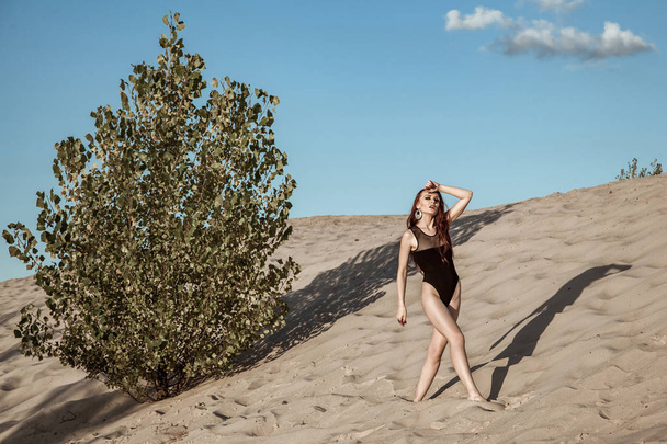 Beautiful fashion model in the desert. - Fotografie, Obrázek