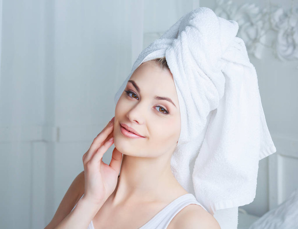 woman with towel - Photo, Image