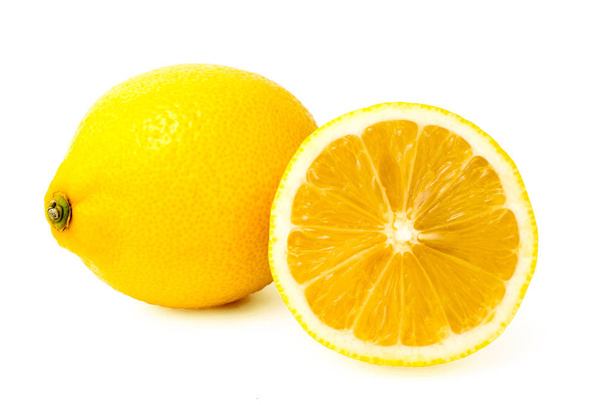 limone affettato su fondo bianco - Foto, immagini