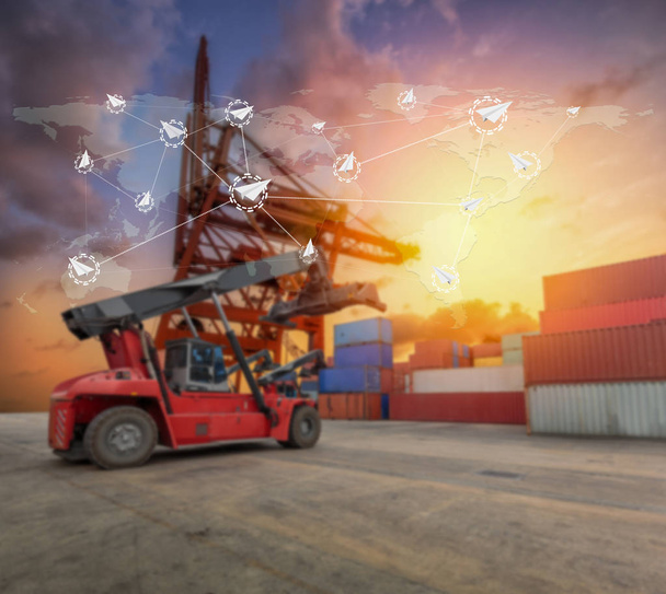 Przemysłowe kontenera w stoczni dla logistyczne Import Export - Zdjęcie, obraz