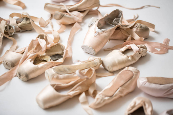 Many pairs of ballet shoes - 写真・画像