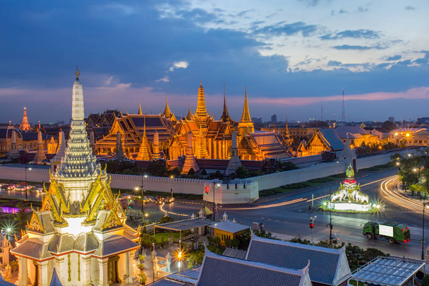 Wat Phra Kaew, Temple of the Emerald Buddha, Grand palace at twilight in Bangkok, Thailand
 - Фото, изображение