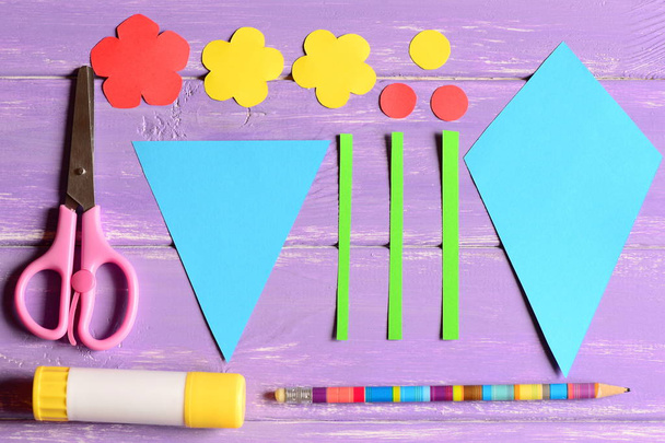 Making paper crafts for mother's day or birthday. Step. Cut details, scissors, glue stick, flowers templates, pencil on a table. Set for children's art activity at home or in kindergarten. Top view - Photo, Image