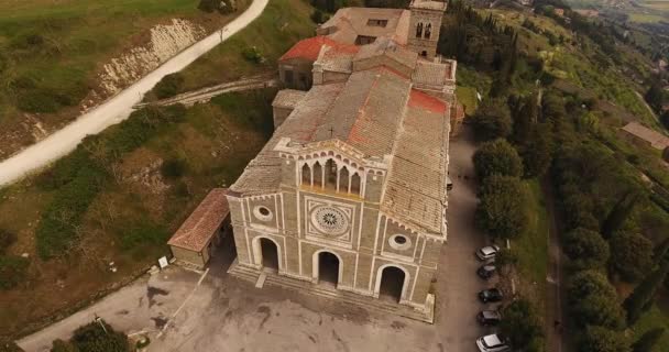 Légi lövés, basilica di Santa Margherita és Medici erőd Girifalco, Cortona, Toszkána, Olaszország, 4k - Felvétel, videó