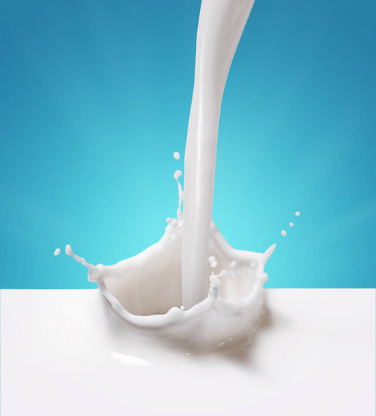 Verser des éclaboussures de lait
 - Photo, image