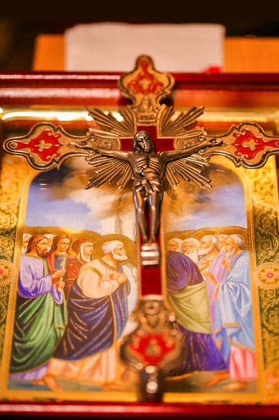 Pravoslavné ikony a kříž pro svatební obřad - Fotografie, Obrázek