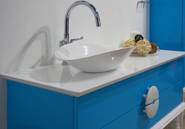 White top washbasin - Foto, Imagen