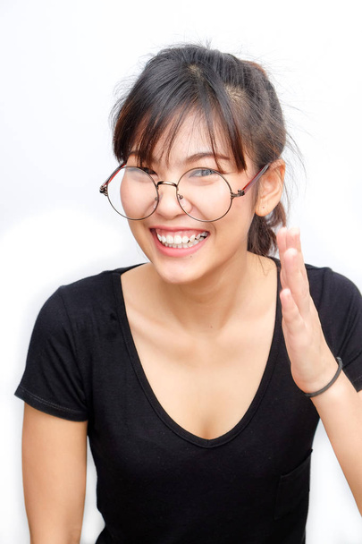 Usmívající se ženy asijské jistý módní brýle - Fotografie, Obrázek